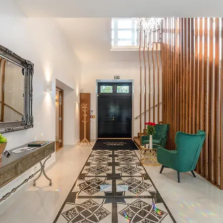 The Manor Sports & *