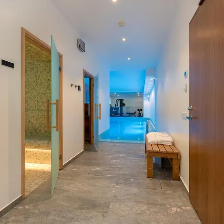 The Manor Sports & *