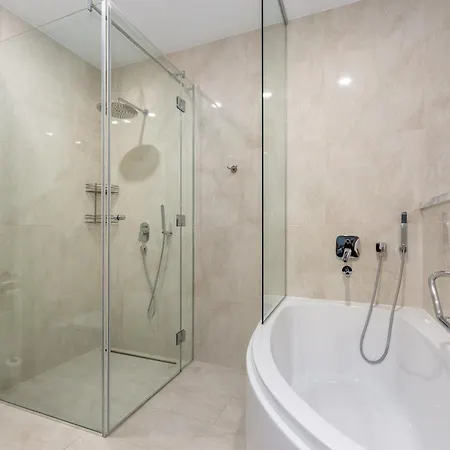 The Manor Sports & *