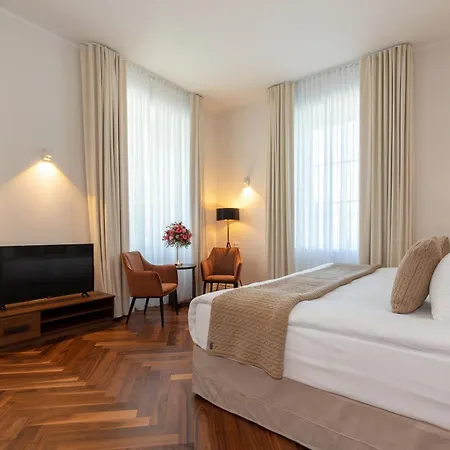 Hotel The Manor Sports & *