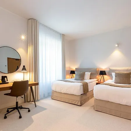 The Manor Sports & Hotel
