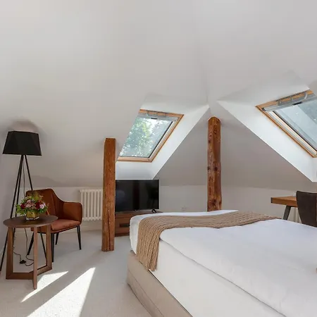 The Manor Sports & Hotel