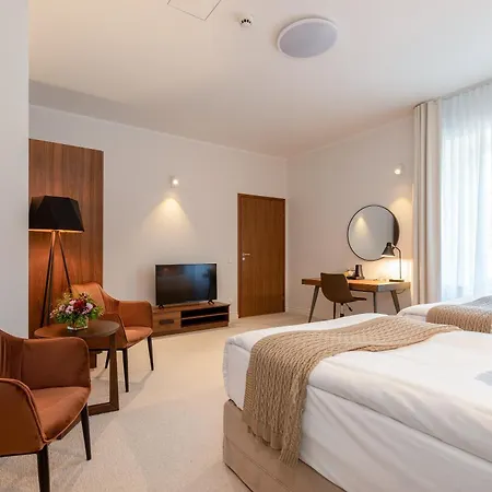 Hotel The Manor Sports & *