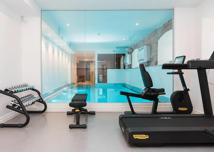 Hotel The Manor Sports & *