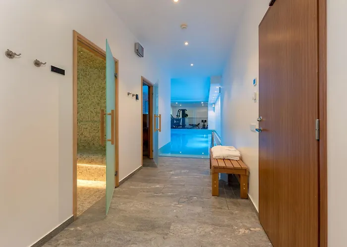 The Manor Sports & *