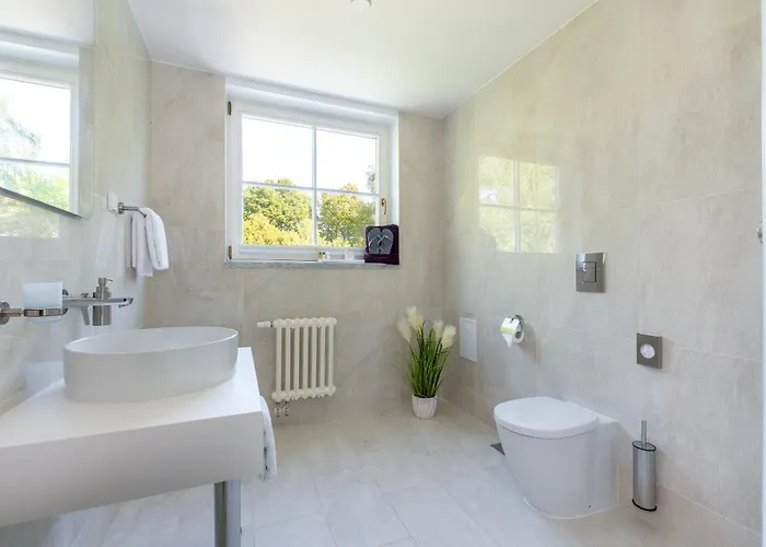 The Manor Sports & *