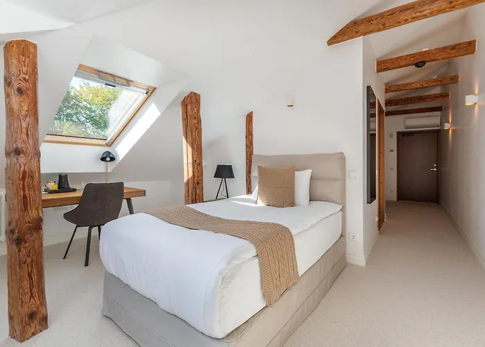 Hotel The Manor Sports & *