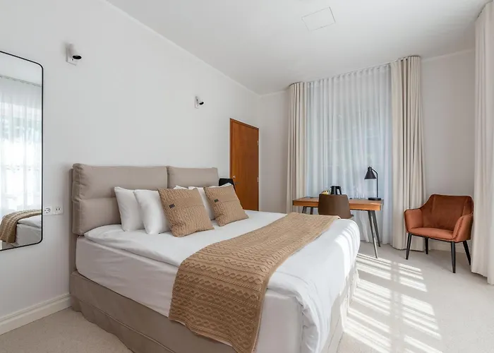 The Manor Sports & Hotel Torva