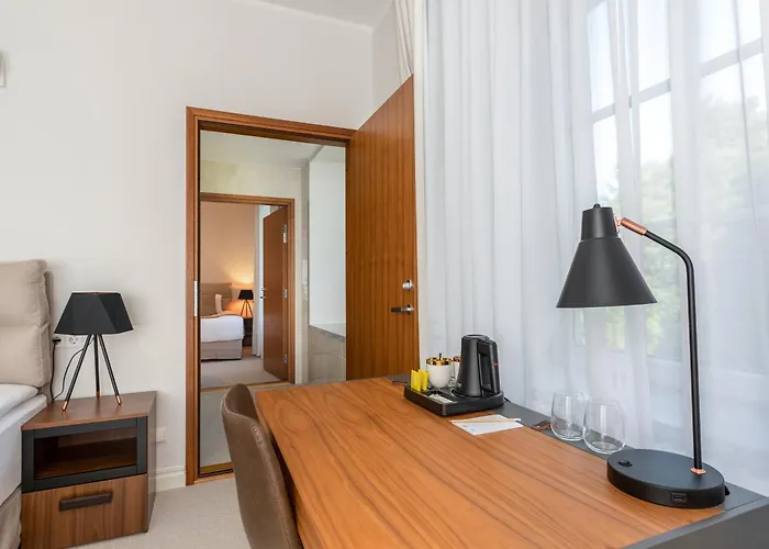 Hotel The Manor Sports & Torva