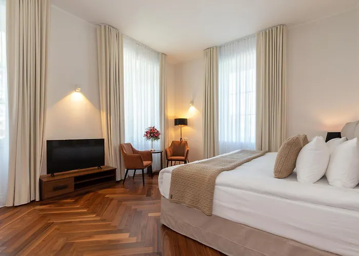 Hotel The Manor Sports & *