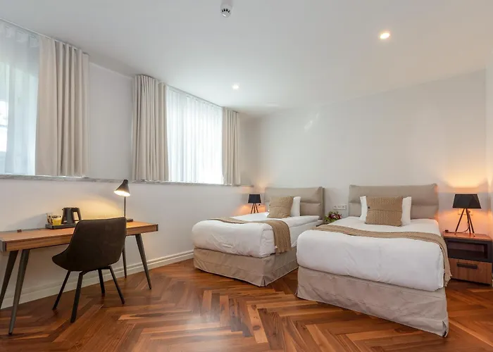 The Manor Sports & * Torva