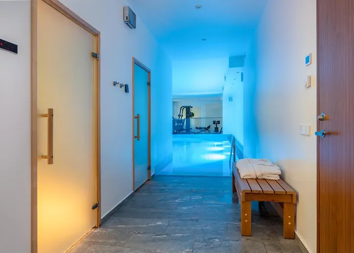 Hotel The Manor Sports & *