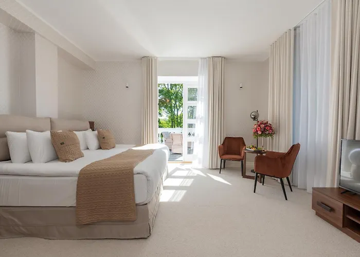 The Manor Sports & Hotel